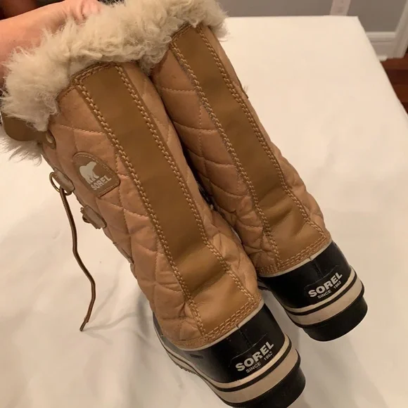 Sorel Tan and Black Winter Boots - Picture 5 of 11